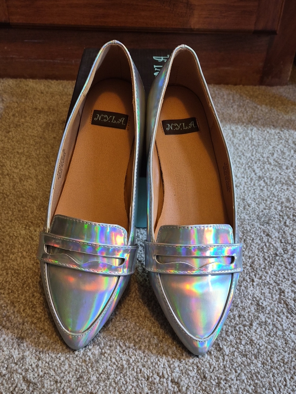 NIB N.Y.L.A. Women's Holographic Iridescent Pointed Loafers - Silver SZ 8